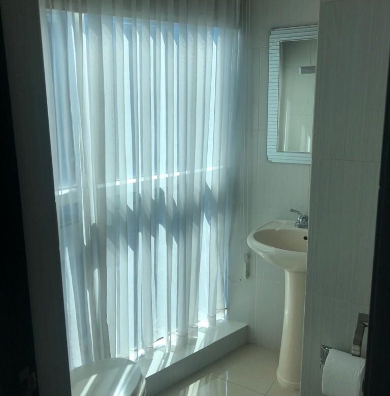 Obarrio, Area Bancaria, Al Lado Soho Mall: Apartamento de 3 Recamaras + Cuarto de Servicio