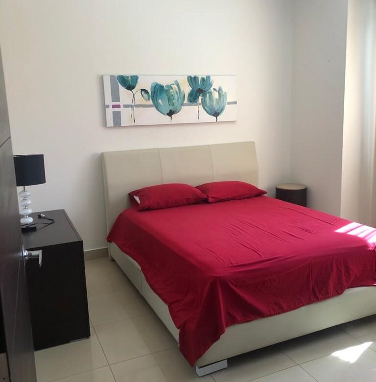 Obarrio, Area Bancaria, Al Lado Soho Mall: Apartamento de 3 Recamaras + Cuarto de Servicio