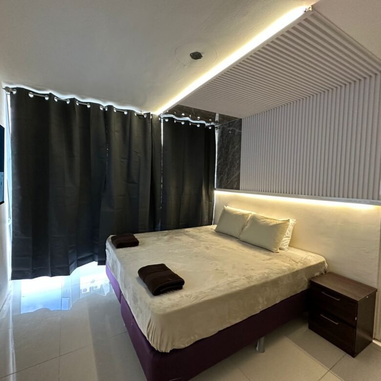 Apartamento Amoblado en Bella Vista: Torre de Reciente Construcción, 3 Recámaras
