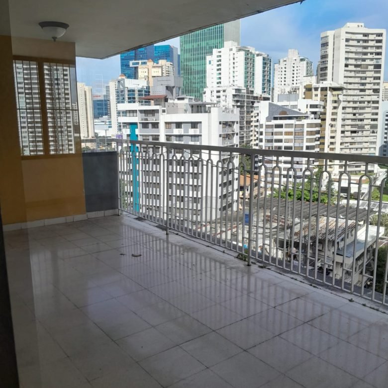 Apartamento de 258 m², Paitilla: Se Entrega Remodelado, de 3 Recámaras