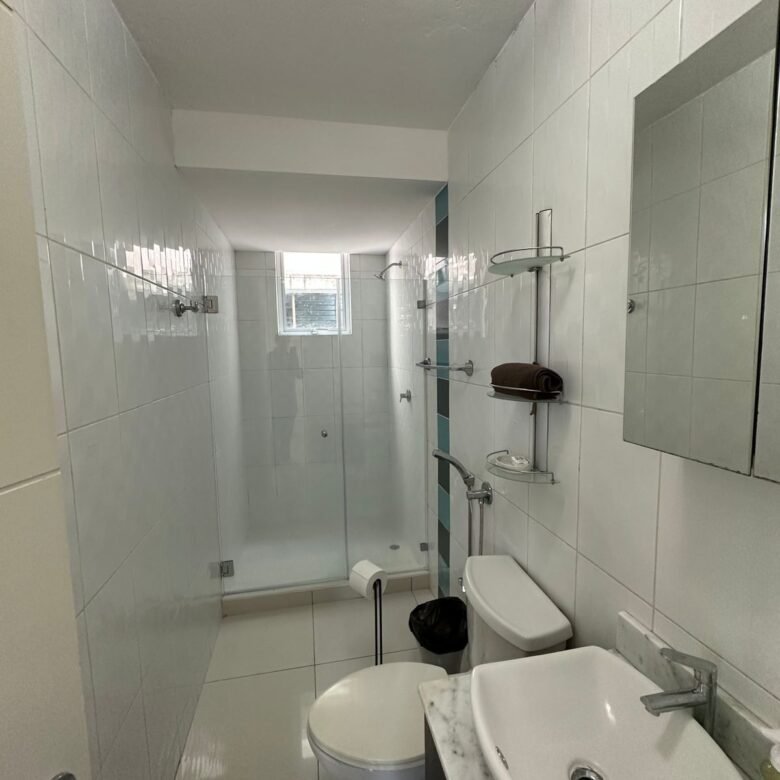 Apartamento Amoblado en Bella Vista: Torre de Reciente Construcción, 3 Recámaras