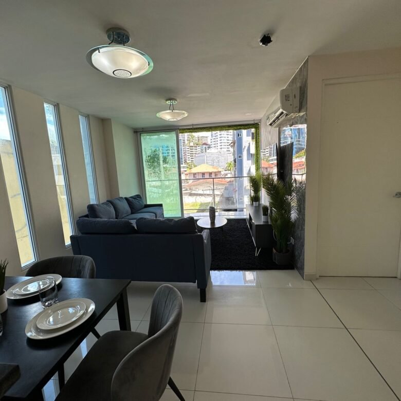 Apartamento Amoblado en Bella Vista: Torre de Reciente Construcción, 3 Recámaras