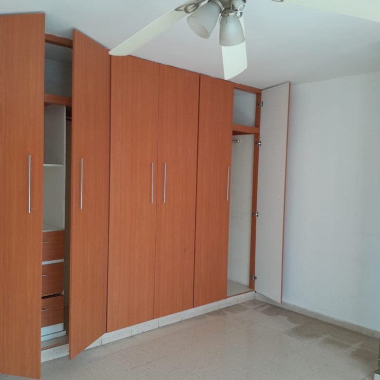 Apartamento de 258 m², Paitilla: Se Entrega Remodelado, de 3 Recámaras