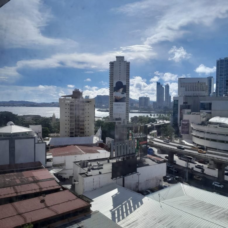 Apartamento de 258 m², Paitilla: Se Entrega Remodelado, de 3 Recámaras