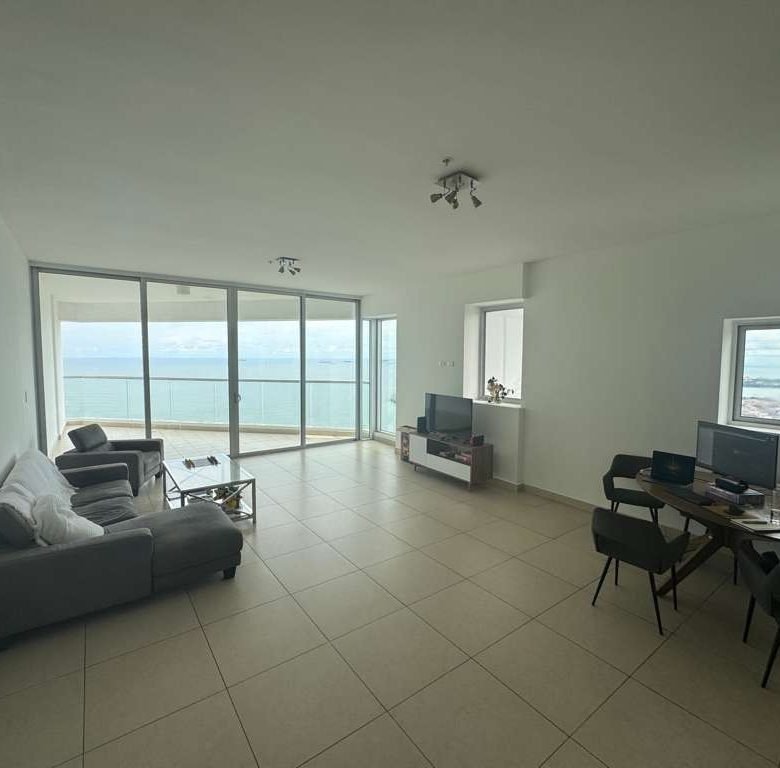 Av Balboa, Frente Al Mar: Rivage Hermoso Apartamento 1 Recamara + Den, 1.5 Baños