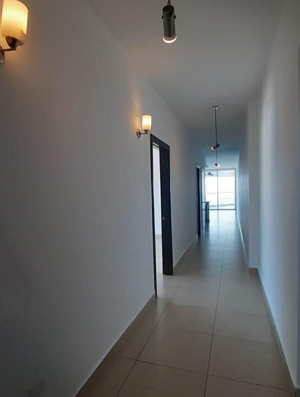 Av Balboa, Frente Al Mar: Rivage Hermoso Apartamento 1 Recamara + Den, 1.5 Baños