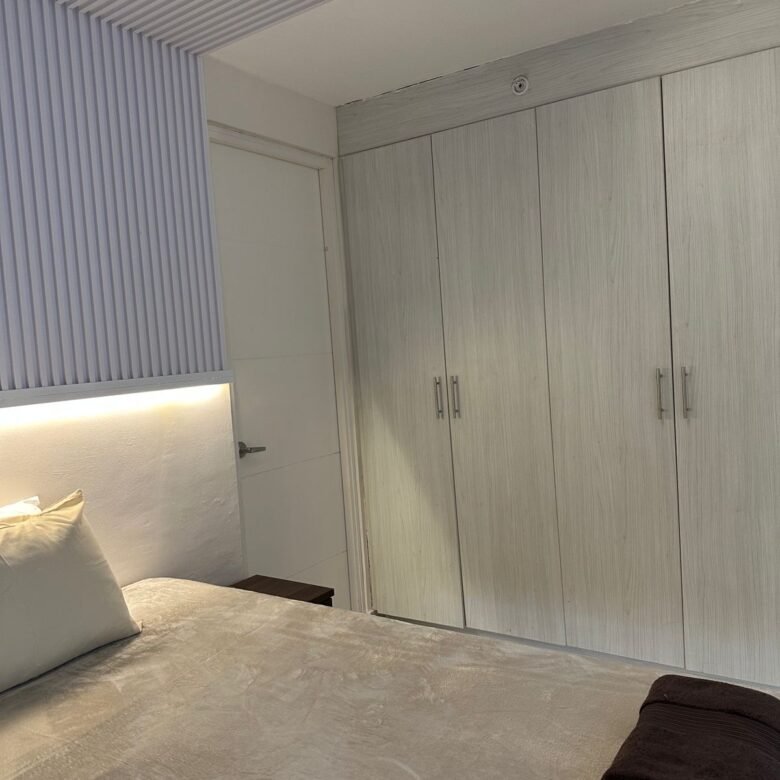 Apartamento Amoblado en Bella Vista: Torre de Reciente Construcción, 3 Recámaras
