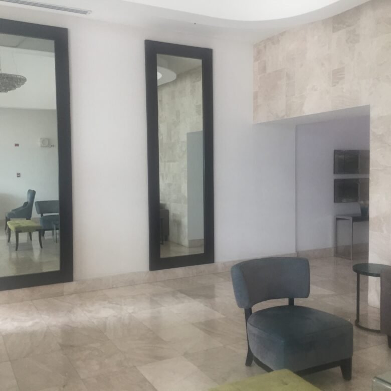 Bella Vista – Apartamento en Torre Seawaves: Amoblado Completo
