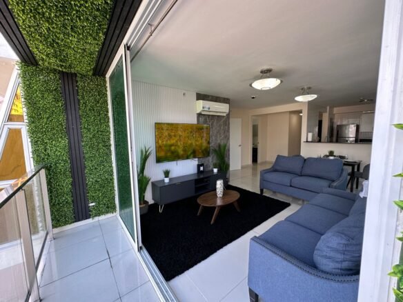 Apartamento Amoblado en Bella Vista: Torre de Reciente Construcción, 3 Recámaras