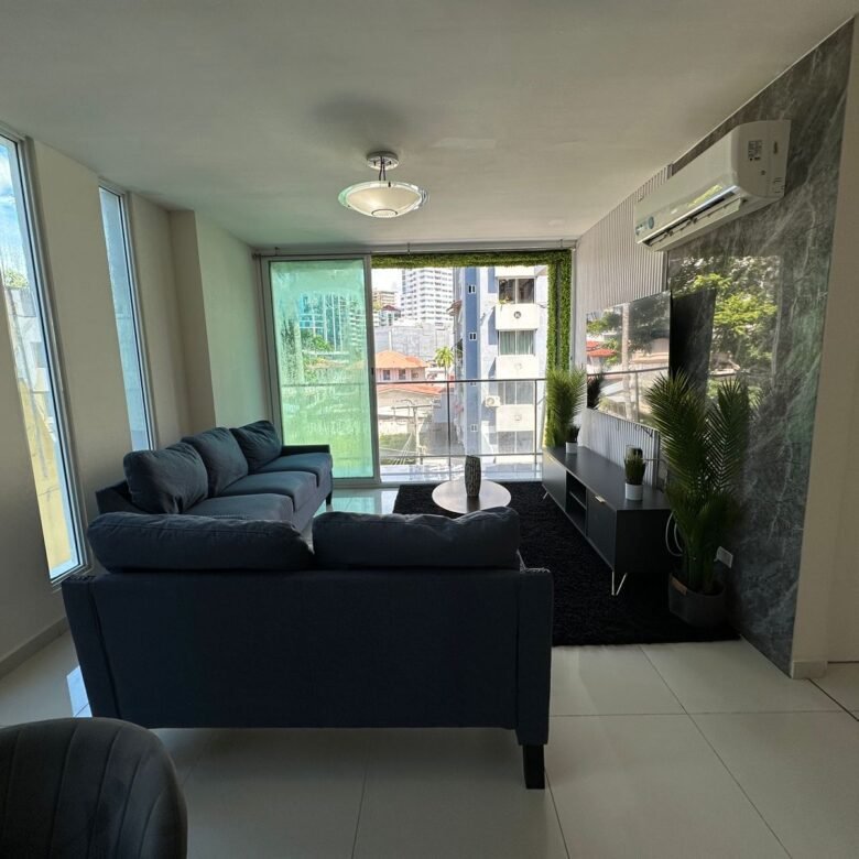 Apartamento Amoblado en Bella Vista: Torre de Reciente Construcción, 3 Recámaras