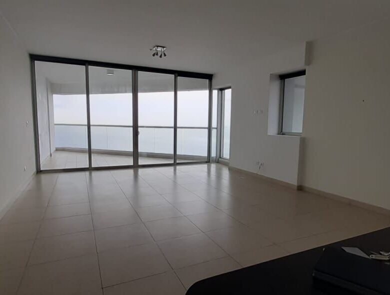Av Balboa, Frente Al Mar: Rivage Hermoso Apartamento 1 Recamara + Den, 1.5 Baños