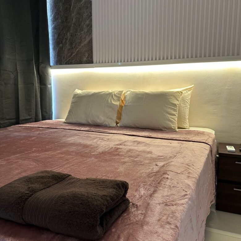 Apartamento Amoblado en Bella Vista: Torre de Reciente Construcción, 3 Recámaras