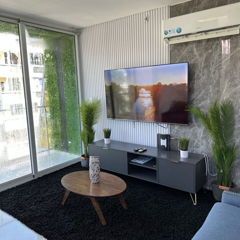 Apartamento Amoblado en Bella Vista: Torre de Reciente Construcción, 3 Recámaras
