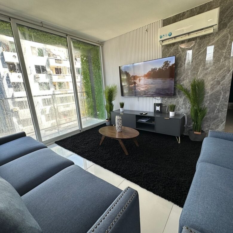 Apartamento Amoblado en Bella Vista: Torre de Reciente Construcción, 3 Recámaras