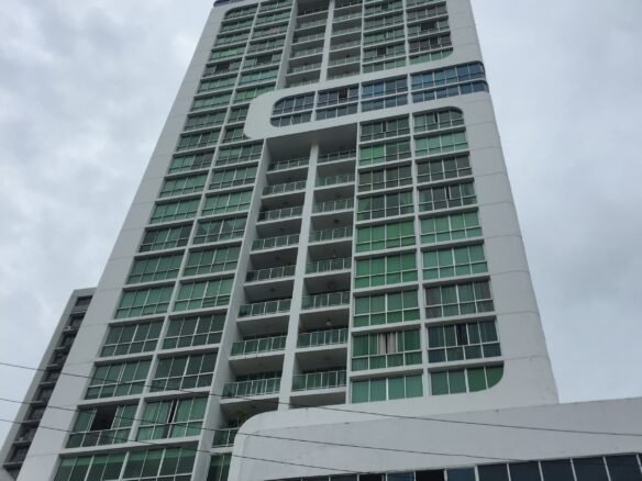 Bella Vista – Apartamento en Torre Seawaves: Amoblado Completo