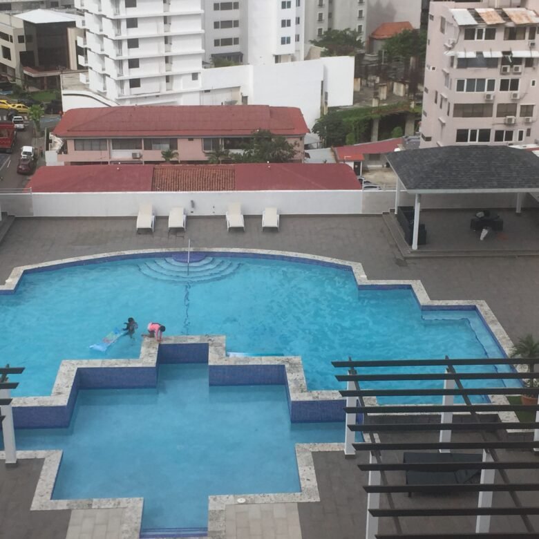 Bella Vista – Apartamento en Torre Seawaves: Amoblado Completo