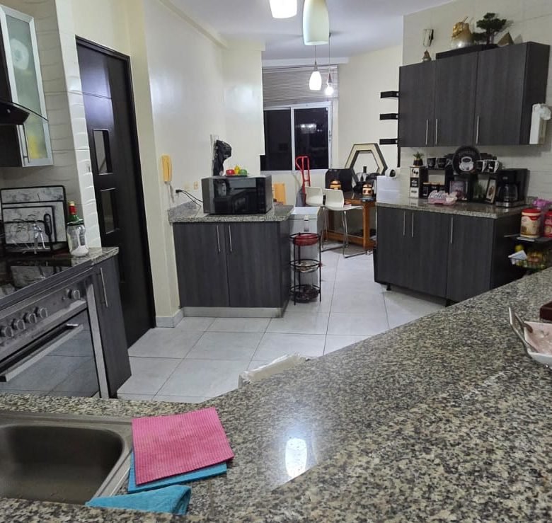 Penthouse Luxor El Cangrejo: Amoblado Total, 220 m², con 2 Terrazas, 4 Recámaras