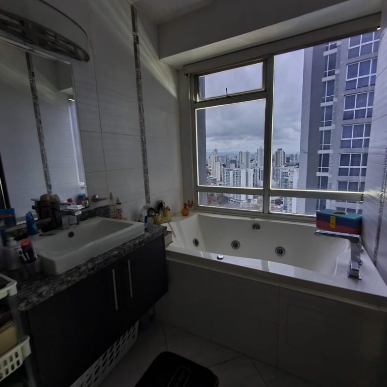 Penthouse Luxor El Cangrejo: Amoblado Total, 220 m², con 2 Terrazas, 4 Recámaras