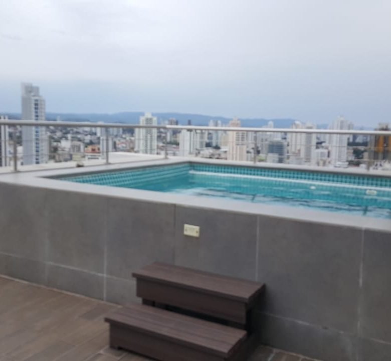 Penthouse Luxor El Cangrejo: Amoblado Total, 220 m², con 2 Terrazas, 4 Recámaras