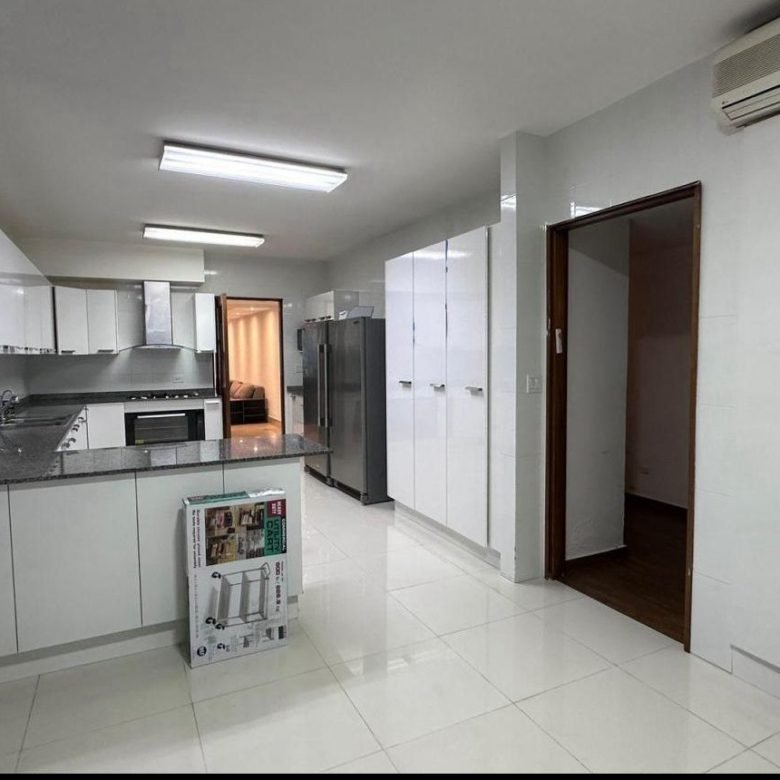 Paitilla – Vista Al Mar: Amoblado, Apartamento de 350 m², 3 Habitaciones, Den