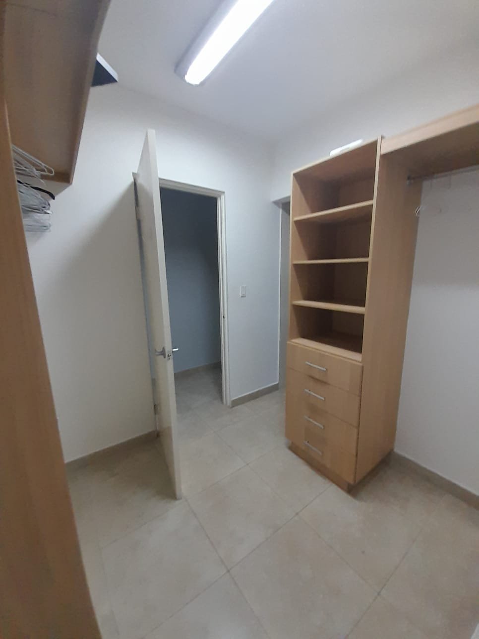 Ave Balboa – Frente Al Mar: Alquilado, Amoblado, H2o 2 Recámaras, 2 Parking