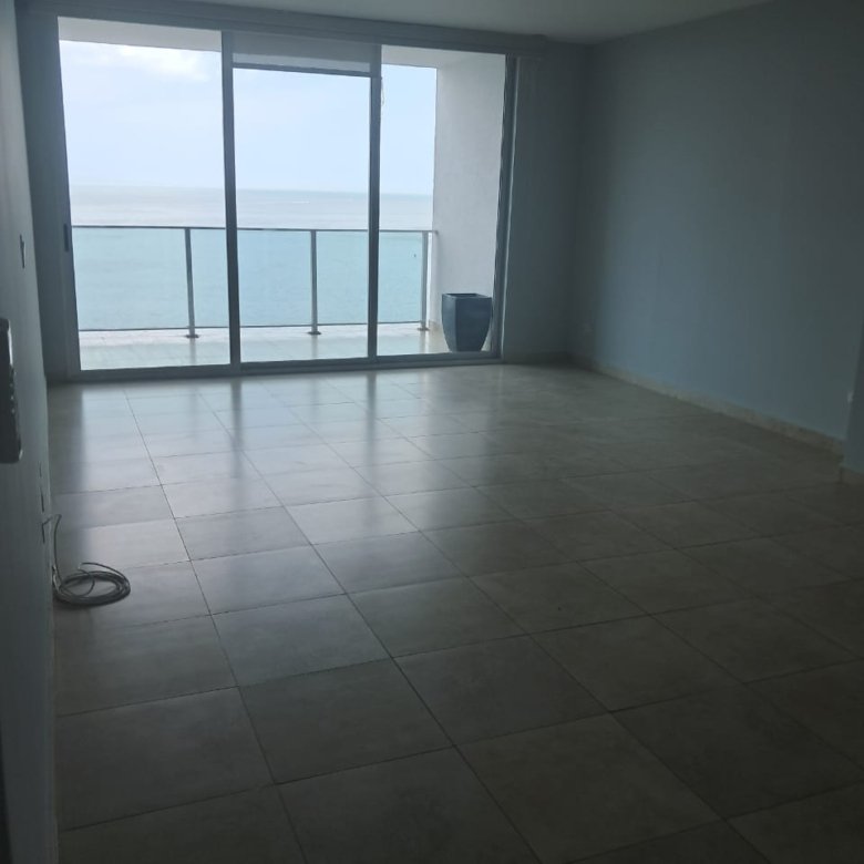 Ave Balboa – Frente Al Mar: Alquilado, Amoblado, H2o 2 Recámaras, 2 Parking