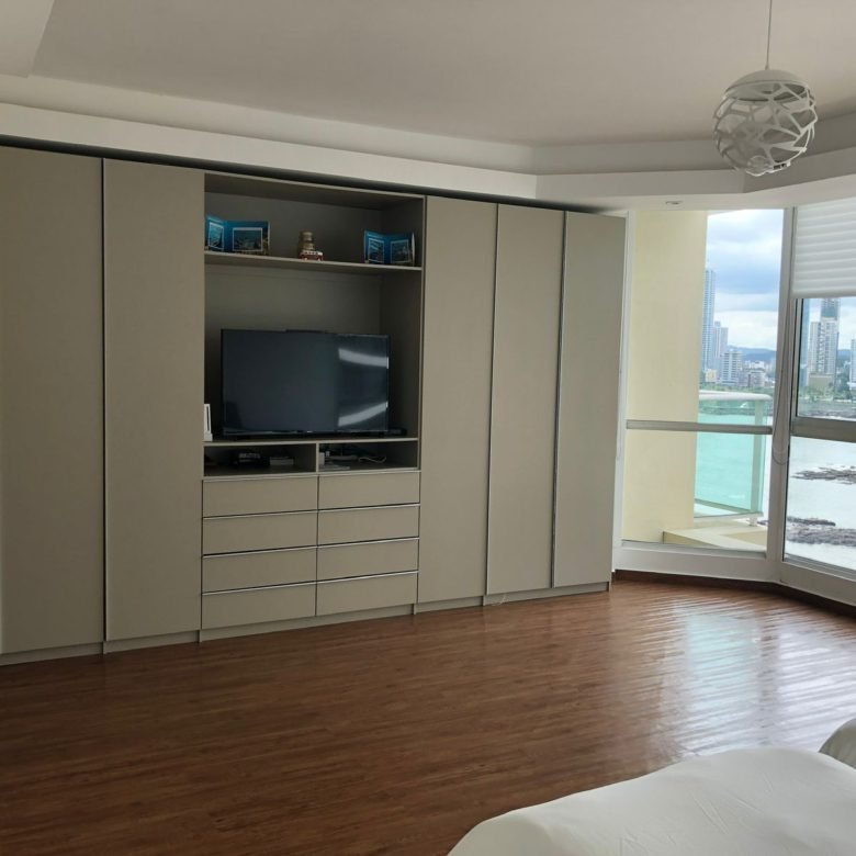 Paitilla – Vista Al Mar: Amoblado, Apartamento de 350 m², 3 Habitaciones, Den