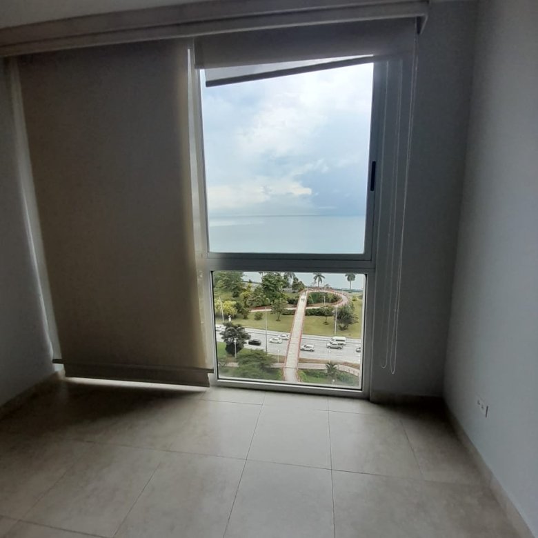 Ave Balboa – Frente Al Mar: Alquilado, Amoblado, H2o 2 Recámaras, 2 Parking