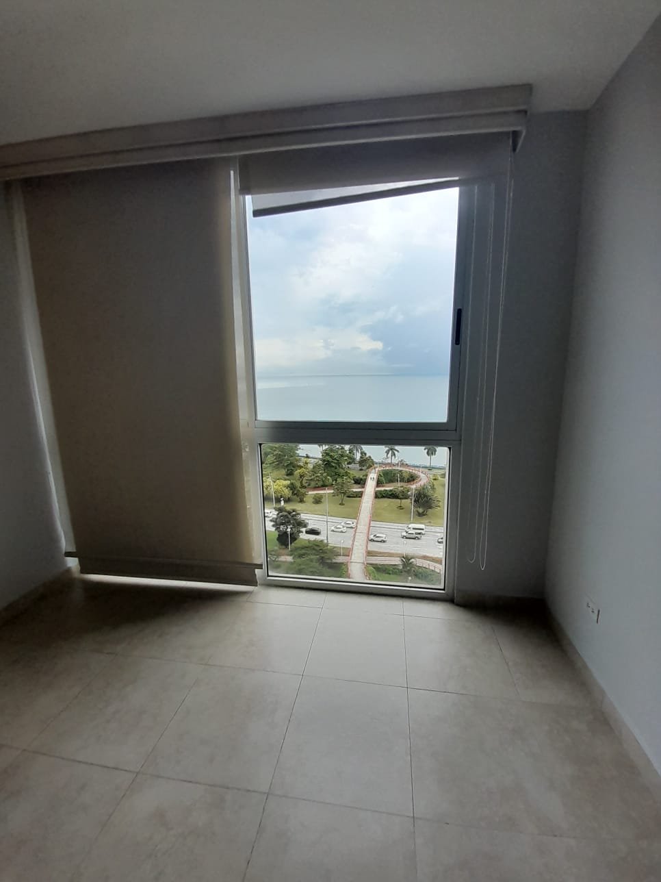 Ave Balboa – Frente Al Mar: Alquilado, Amoblado, H2o 2 Recámaras, 2 Parking