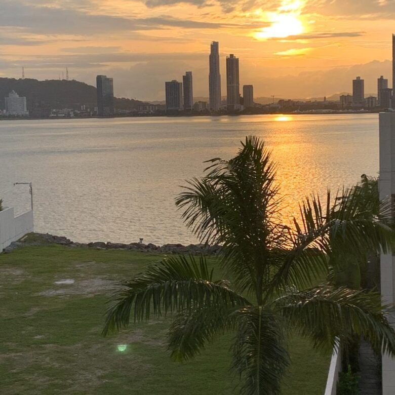 Punta Pacifica, Ocean Reef Island: Amoblado, 330 m², 3 Recamaras, 3 Parking