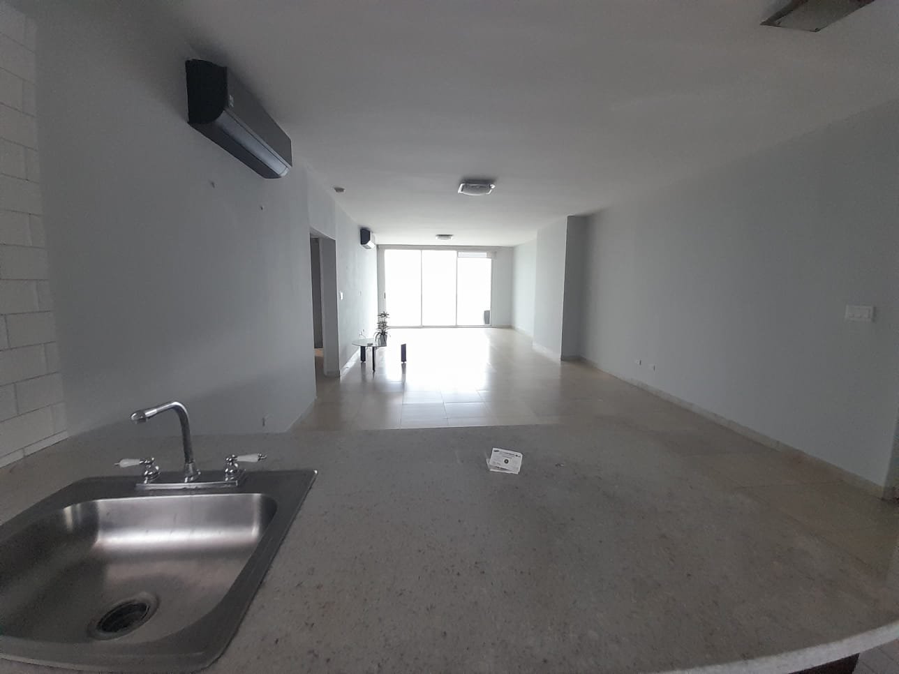 Ave Balboa – Frente Al Mar: Alquilado, Amoblado, H2o 2 Recámaras, 2 Parking