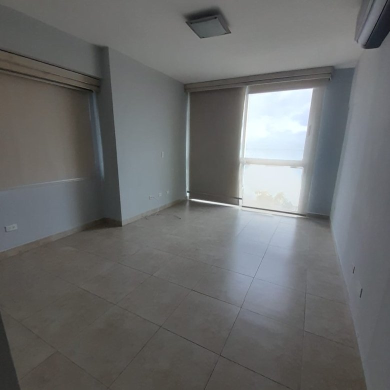 Ave Balboa – Frente Al Mar: Alquilado, Amoblado, H2o 2 Recámaras, 2 Parking