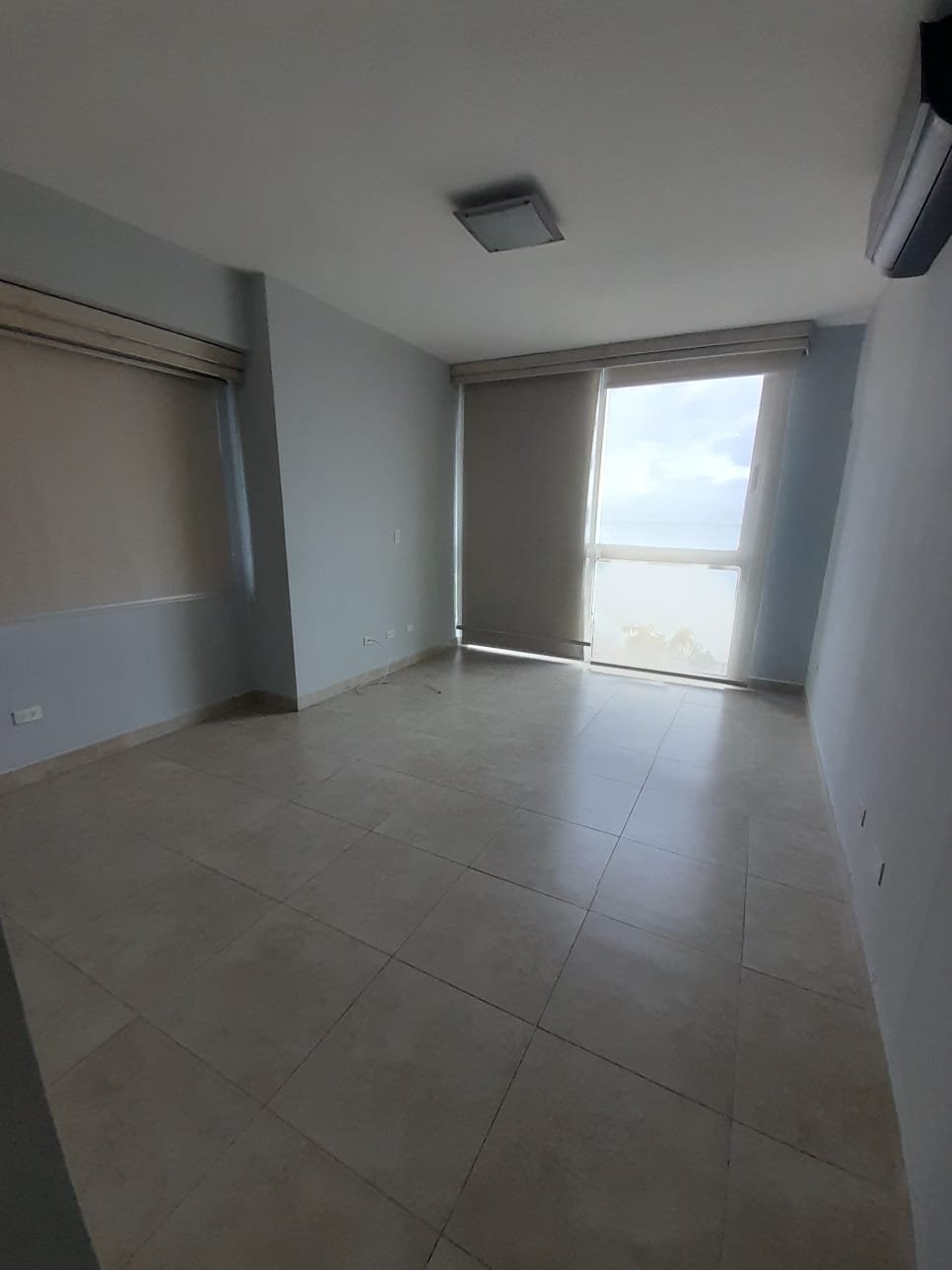 Ave Balboa – Frente Al Mar: Alquilado, Amoblado, H2o 2 Recámaras, 2 Parking