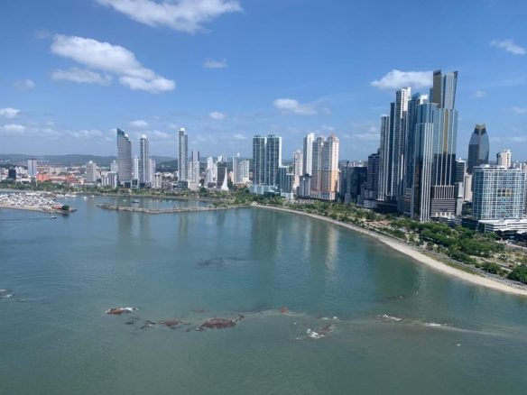 Paitilla – Vista Al Mar: Amoblado, Apartamento de 350 m², 3 Habitaciones, Den