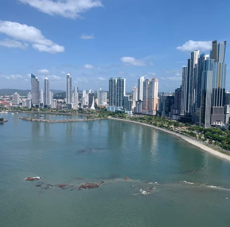 Paitilla – Vista Al Mar: Amoblado, Apartamento de 350 m², 3 Habitaciones, Den