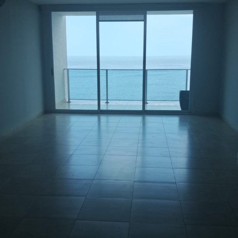 Ave Balboa – Frente Al Mar: Alquilado, Amoblado, H2o 2 Recámaras, 2 Parking