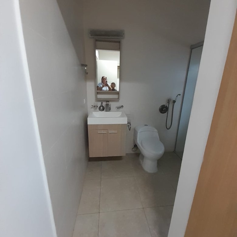 Ave Balboa – Frente Al Mar: Alquilado, Amoblado, H2o 2 Recámaras, 2 Parking