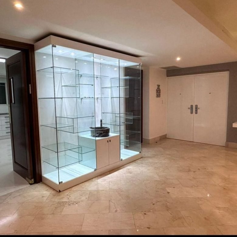 Paitilla – Vista Al Mar: Amoblado, Apartamento de 350 m², 3 Habitaciones, Den