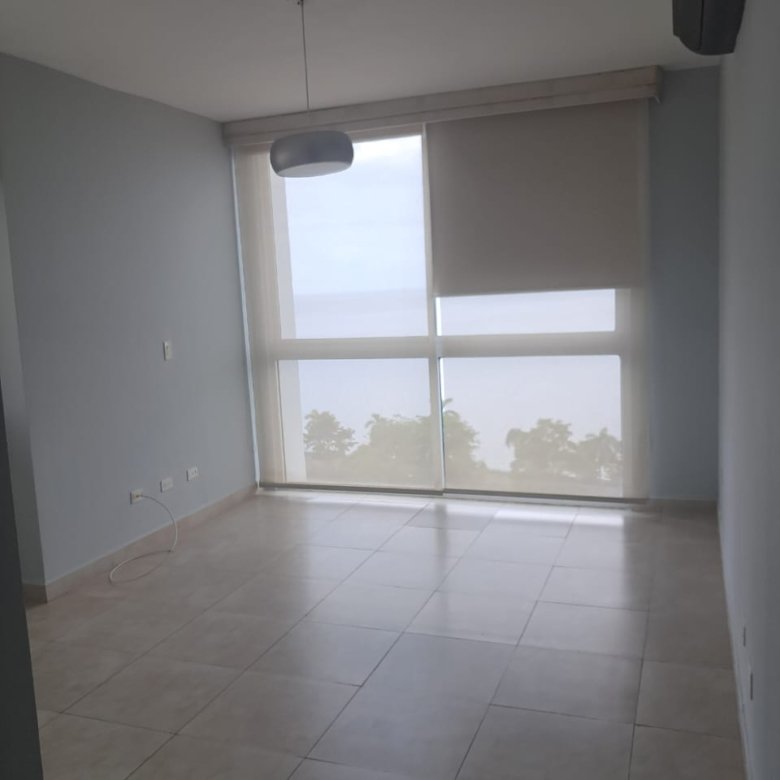 Ave Balboa – Frente Al Mar: Alquilado, Amoblado, H2o 2 Recámaras, 2 Parking