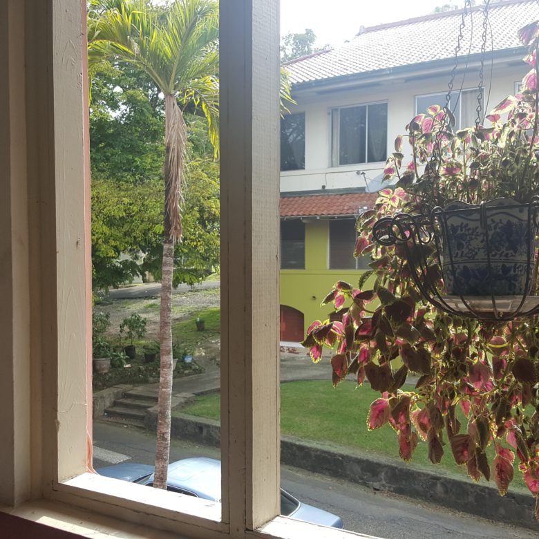 Balboa, Ancon, Cl Tabernilla: Apartamento de 3 Habitaciones, 2 Baños, 2do Piso