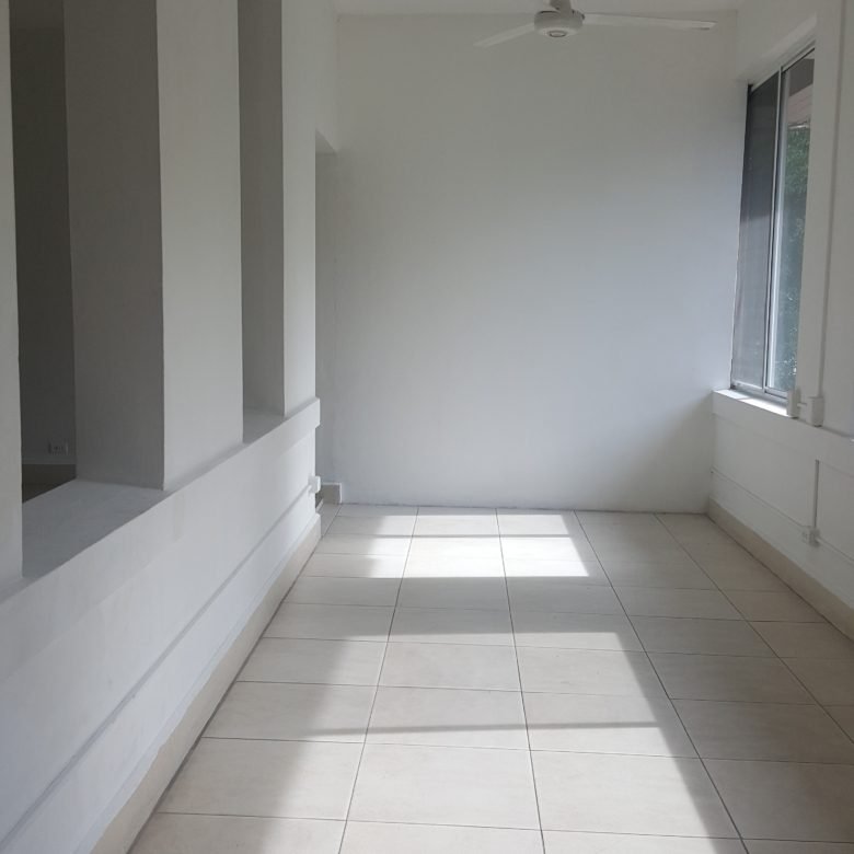 Balboa, Ancon, Cl Tabernilla: Apartamento de 3 Habitaciones, 2 Baños, 2do Piso