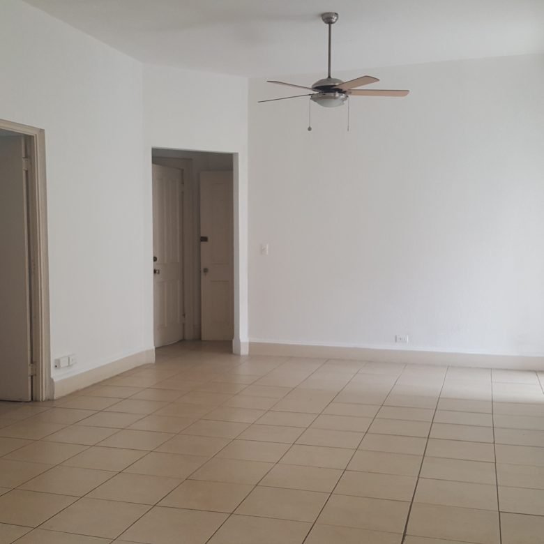 Balboa, Ancon, Cl Tabernilla: Apartamento de 3 Habitaciones, 2 Baños, 2do Piso