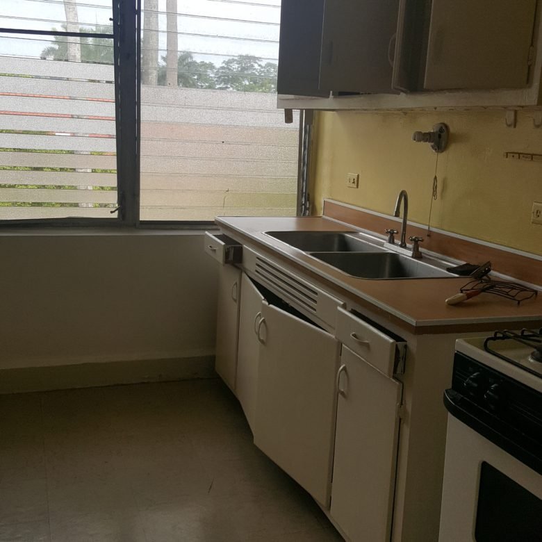 Balboa, Ancon, Cl Tabernilla: Apartamento de 3 Habitaciones, 2 Baños, 2do Piso