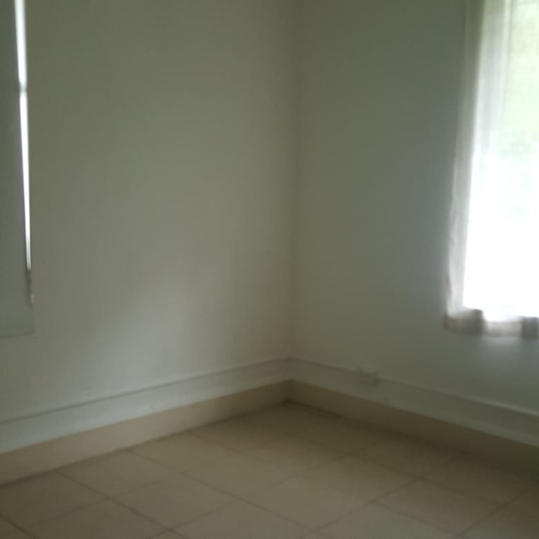 Balboa, Ancon, Cl Tabernilla: Apartamento de 3 Habitaciones, 2 Baños, 2do Piso