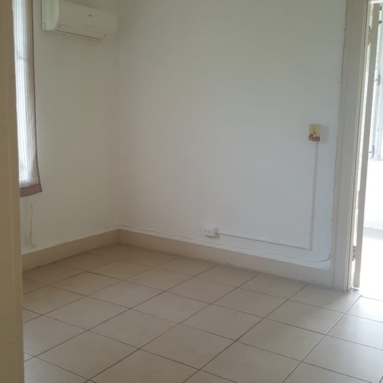 Balboa, Ancon, Cl Tabernilla: Apartamento de 3 Habitaciones, 2 Baños, 2do Piso
