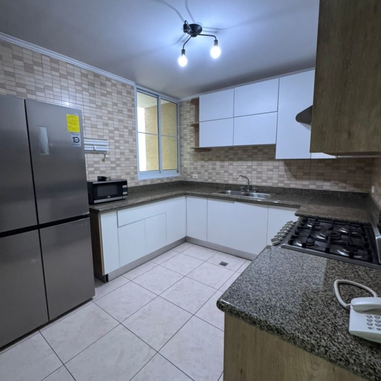 Apartamento Semi – Amoblado, Punta Pacifica, Vista Al Mar: de 4 Habitaciones