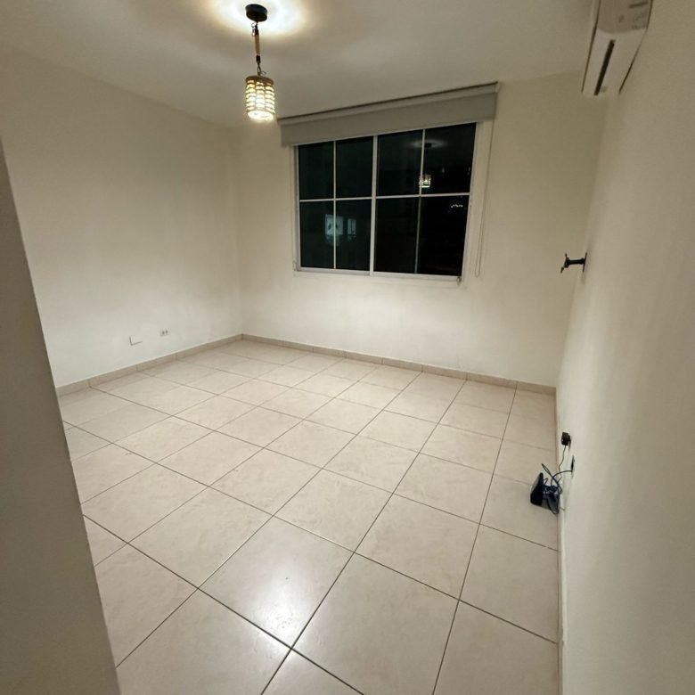Apartamento Semi – Amoblado, Punta Pacifica, Vista Al Mar: de 4 Habitaciones