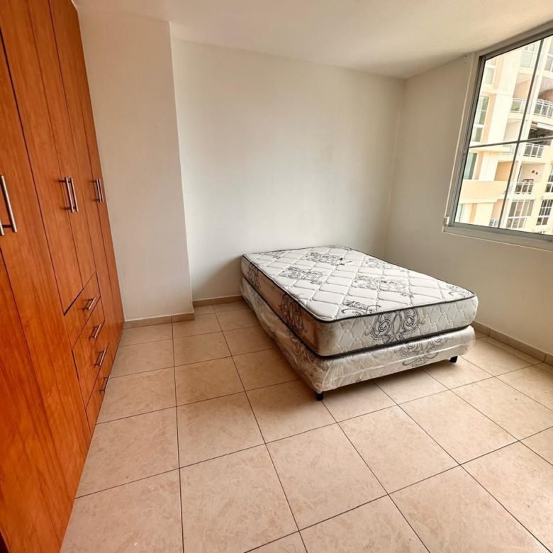 Apartamento Semi – Amoblado, Punta Pacifica, Vista Al Mar: de 4 Habitaciones