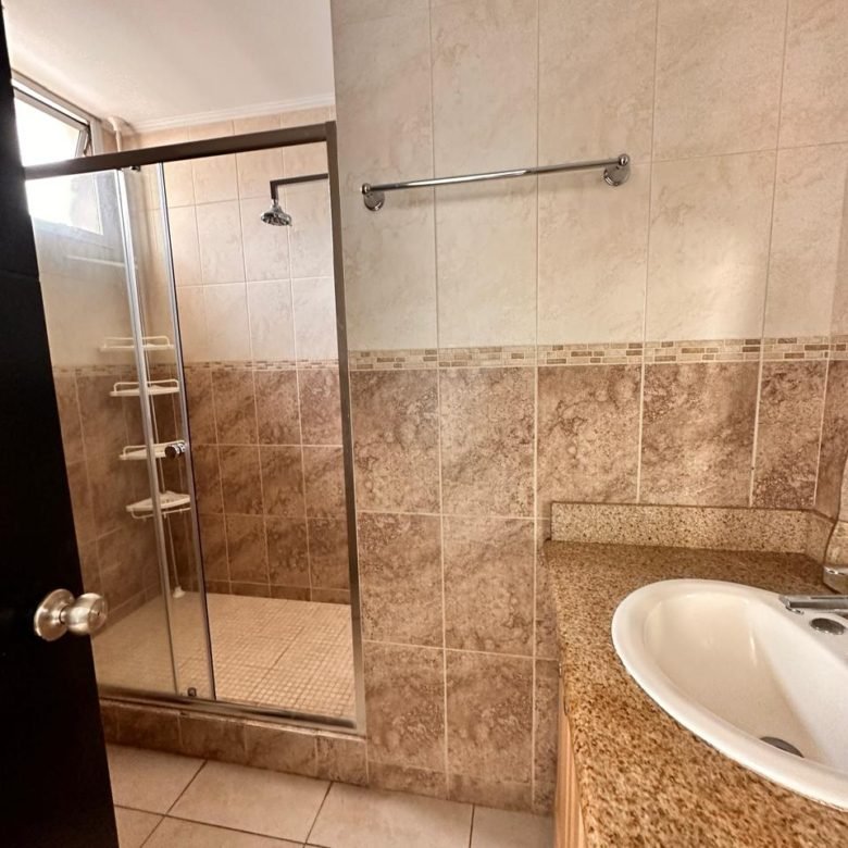 Apartamento Semi – Amoblado, Punta Pacifica, Vista Al Mar: de 4 Habitaciones
