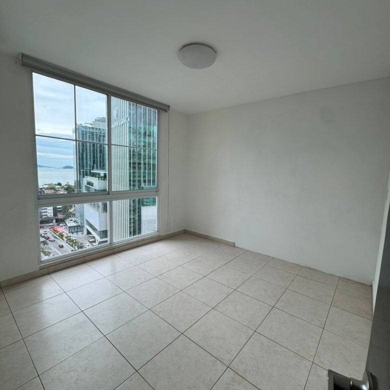 Apartamento Semi – Amoblado, Punta Pacifica, Vista Al Mar: de 4 Habitaciones